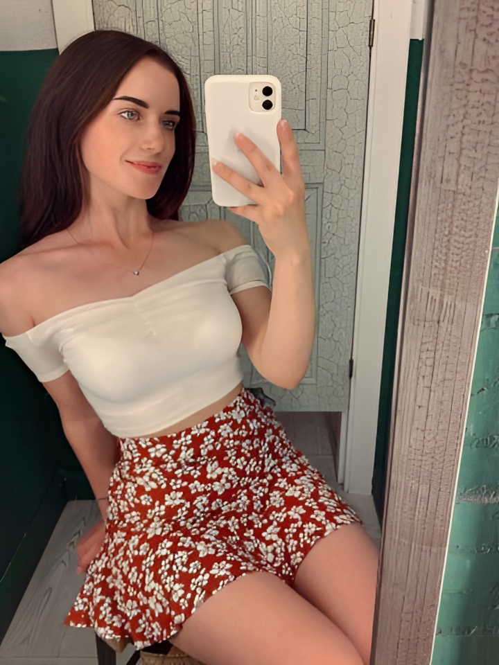 Ида привлекальеная девушка из Ильский цена от 5000 руб