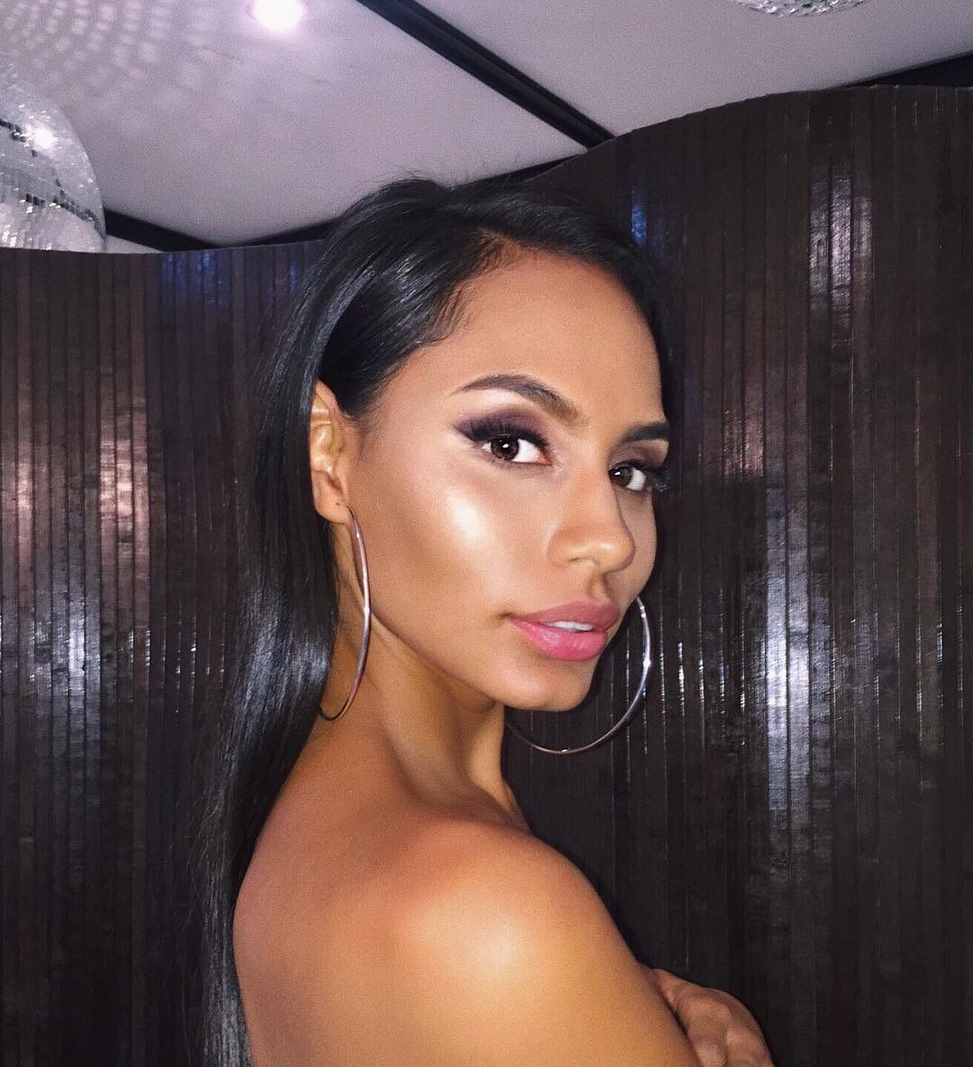 Рина привлекальеная девушка из Ильский цена от 3500 руб