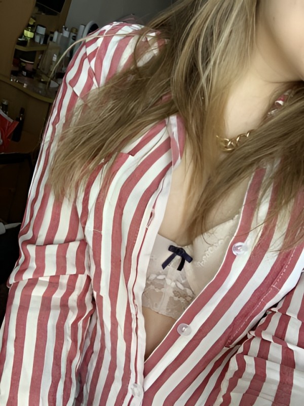 Милена привлекательная девушка из Ильский цена от 10000 руб