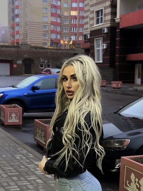 🎥 Алиса привлекательная девушка из Ильский цена от 6000 руб